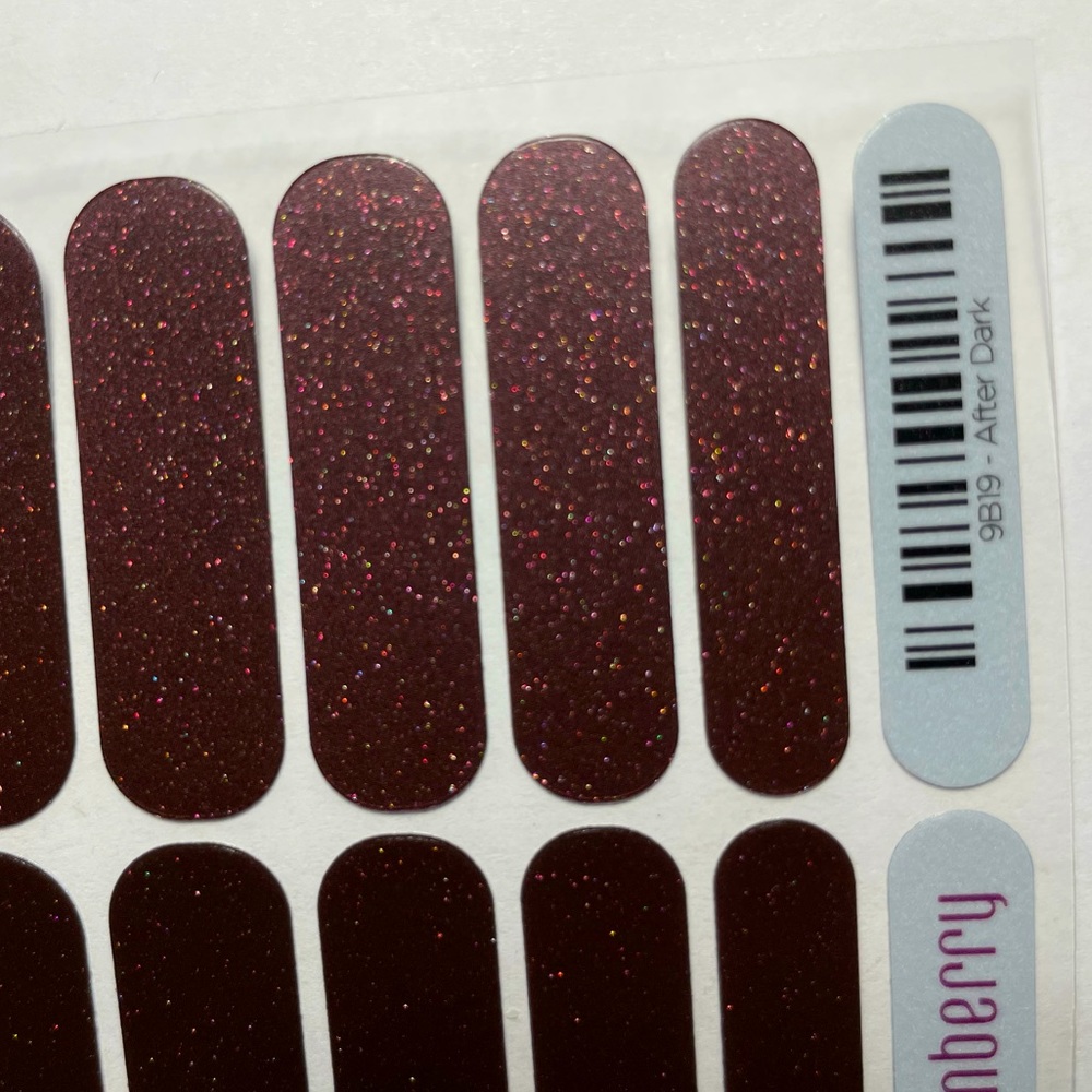 Matte Glitter in deep burgundy
